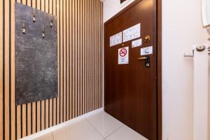 Prime Stay - Modern 1 Bedroom Apartment with 2 Balcony & Parking Included