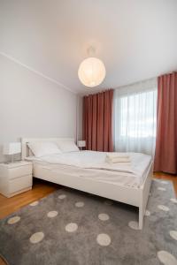 Piotrkowska Spacious Apartment by BookingHost