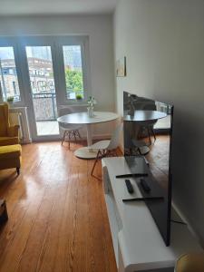 Apartment mit geräumigem Schlafzimmer und Balkon