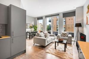 Coulsdon Retreat - 2 BR - Sleeps 4 - Balcony