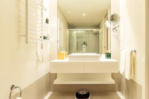 Bayline Boho 1BR Apt Beach, Spa, Pool & Parking