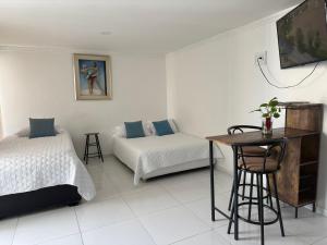 Aparta estudio en edificio conquistador