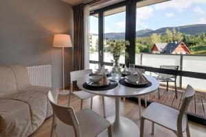 Triventi Śnieżka View Apartment z Garażem i Słonecznym Balkonem