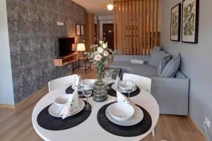Triventi Śnieżka View Apartment z Garażem i Słonecznym Balkonem