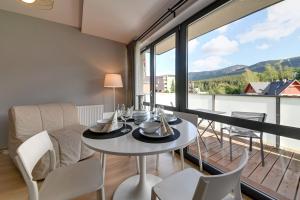 Triventi Śnieżka View Apartment z Garażem i Słonecznym Balkonem
