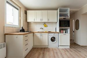 Lenartowicza Riverside Apartment by BookingHost