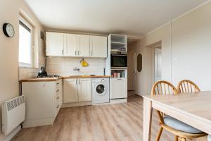 Lenartowicza Riverside Apartment by BookingHost