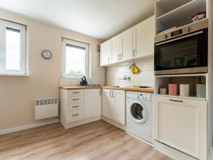 Lenartowicza Riverside Apartment by BookingHost