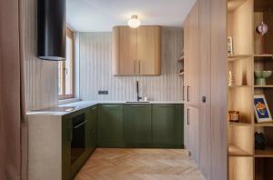 Elegant Lesser Town Apartment with Balcony & Free Parking by EasyBNB Premium