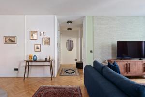 Elegant Lesser Town Apartment with Balcony & Free Parking by EasyBNB Premium