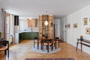 Elegant Lesser Town Apartment with Balcony & Free Parking by EasyBNB Premium