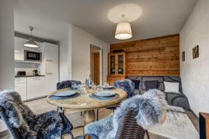 Apartment with balconies at the foot of the slopes
