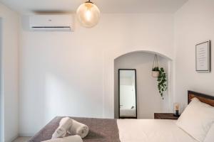 Lovely 2 Bed Apt in the Heart of Lisbon with AC by Lisbeyond