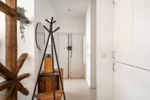 Lovely 2 Bed Apt in the Heart of Lisbon with AC by Lisbeyond