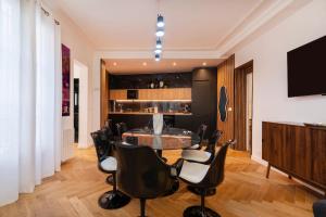 Luxury AC Near Marais