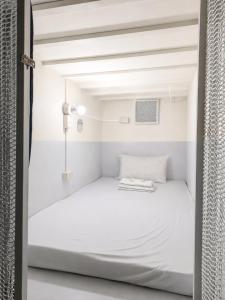 Budget Stay Near MRT Shaw