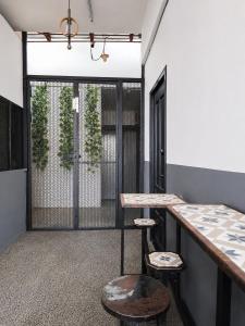 Budget Stay Near MRT Shaw