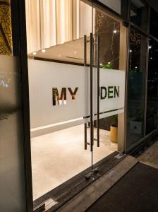 Luxury Skyline studio with Infinity pool M3M Myden