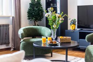Charming Kazimierz Apartment with Square View