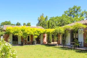 Maison Chênes Blancs - charming 3 bedroom retreat with pool