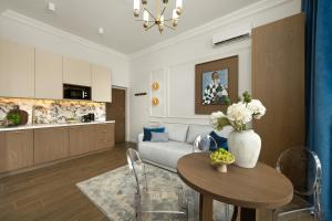 Movo Royal Old Town Apartment