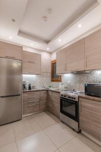 2BR Acropolis Walk Historic Thissio Athens
