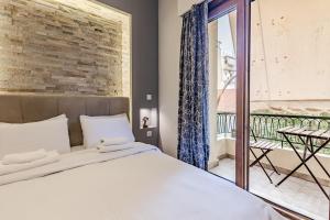 2BR Acropolis Walk Historic Thissio Athens