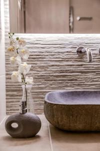 2BR Acropolis Walk Historic Thissio Athens