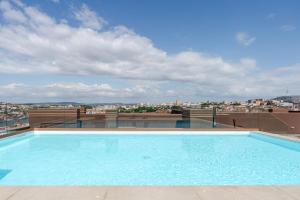 Luxury Living with Rooftop Pool and Garage by HostWise