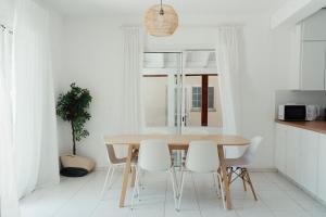 Chlorakas Coastal Home 3 Bed, Steps to the Sea