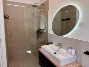Jedro i Sidro Luxury Seafront Apartment with Panoramic Sea View