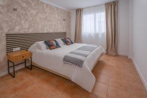 Tenerife Stay Los Cristianos 3 Bedroom Pool Apartment