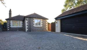 Charming 2 Bedroom Bungalow Retreat on the Edge of Weston super Mare