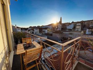 Special place with a sunny balcony facing Clerigos