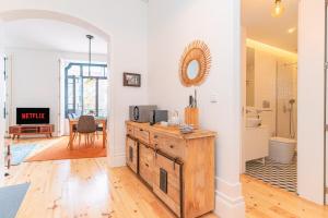 Gorgeous and central flat w. view to charmy square