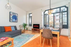 Gorgeous and central flat w. view to charmy square