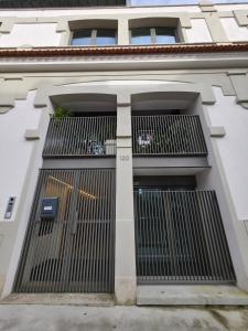 Spacious and modern 2-bed apartment with garage