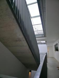 Spacious and modern 2-bed apartment with garage
