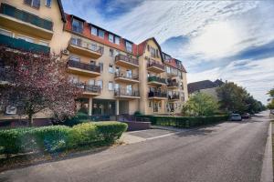 Comfortable 2BR Garden Apt with AC & Free Parking
