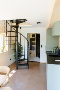 OFF Living Charlet