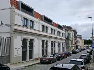 Spacious and modern 2-bed apartment with garage