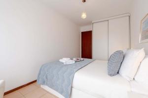 Bright & Spacious Flat with Balcony by HostWise