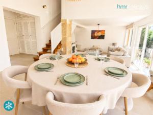 Villa la Siesta by HMR Holidays