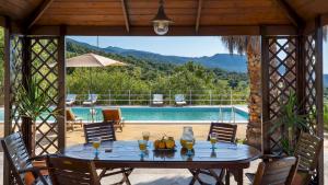 VILLA LE SORBE 12, Emma Villas