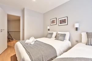 UrbanFlat 122 - Grand Appartement au centre de Paris