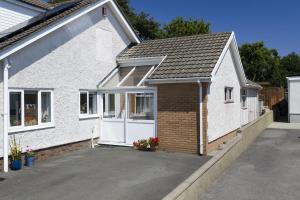 A convenient 2 bed annexe - dog friendly with parking