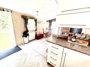 Cabin 6 sleeps 6 Patio Pets Edinburgh Festival