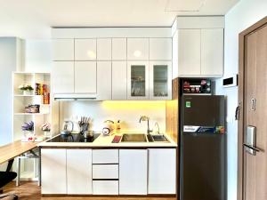Elegant Studio Apartment Surrounded by Water and Green Landscapes