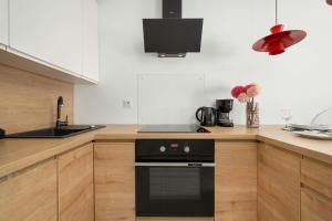 Stylish Studio with Underground Parking and a Perfect Location by Noclegi Renters