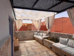 Tamansourt, 30 Marrakech, maison Typique, bassin